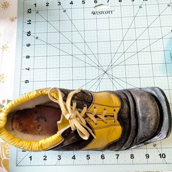 Toko Cross Country Ski Boots Switzerland Leather Yellow Vtg Ski Lodge Decor - Picture 4 of 7